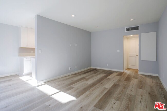 Building Photo - 1116 San Rafael Ave