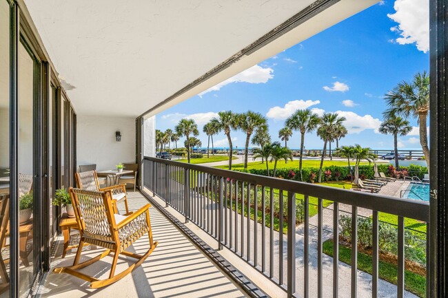 Building Photo - Oceanview 2 BR 2 BA in Vero Beach Turnkey ...