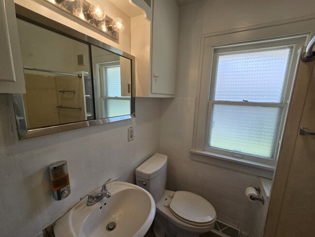 Building Photo - 1124 Kern St