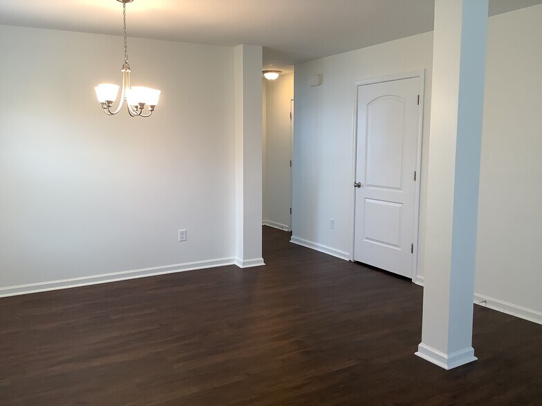 Building Photo - 36 Jones Creek Cir