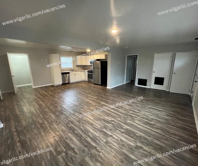 Building Photo - Discover comfort, convenience, and quality living in this beautifully updated 3-bedroom home! Wit...