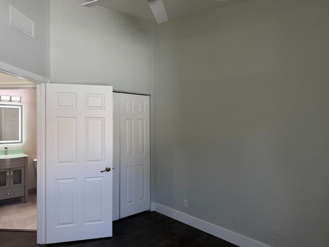Building Photo - 3251 Laurel Ridge Cir