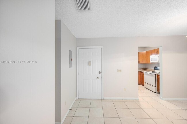 Building Photo - 2683 Lake Haven Rd