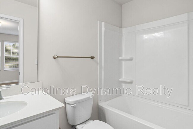 Building Photo - 916 S Battleground Ave