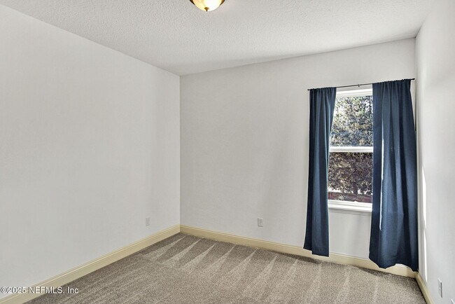 Building Photo - 1637 Fenton Ave