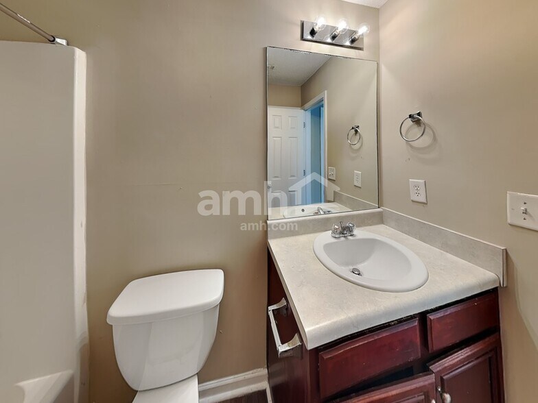 Building Photo - 682 Rock Hill Pky