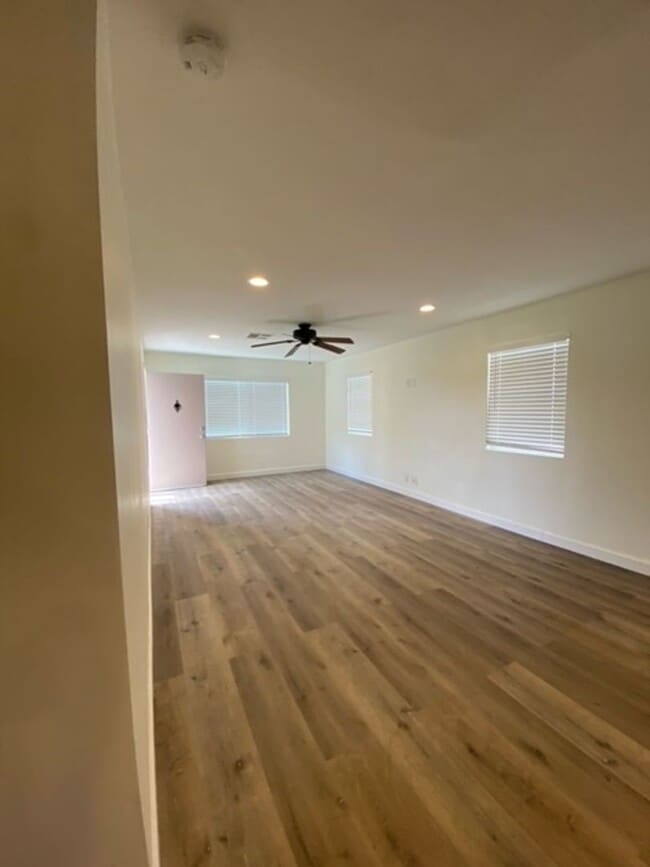 Building Photo - Charming Oleander Home