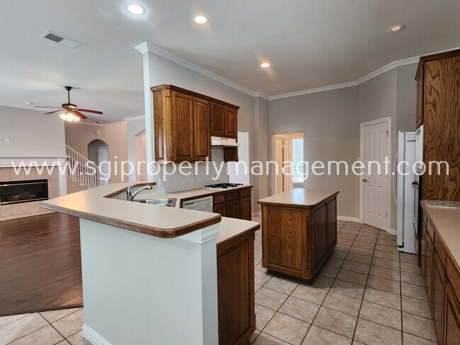 Building Photo - 6317 Day Spring Dr