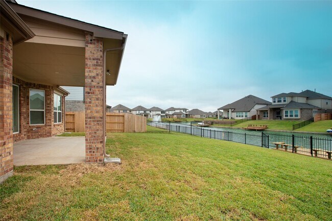 Building Photo - 3530 Lake Bella Megan Dr