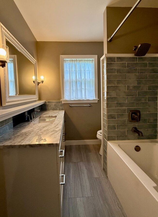 Building Photo - Four Bedroom Home in Kalamazoo