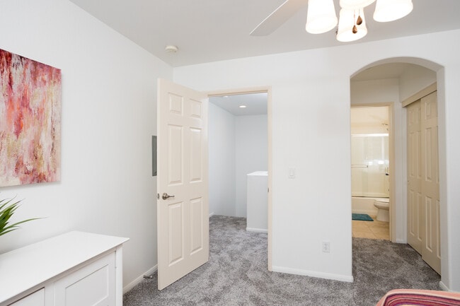 Building Photo - 2802 Bellezza Dr