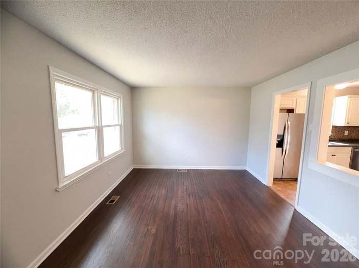 Building Photo - 120 Sunset Ln