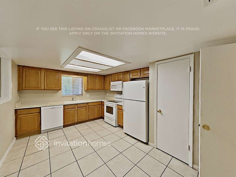 Building Photo - 1360 Sterling Oaks Dr