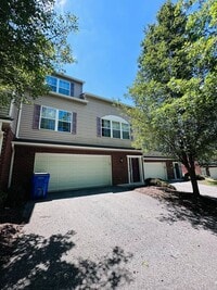 Building Photo - 3 Bedroom 2.5 Half Bath Townhouse with 2 Car Garage