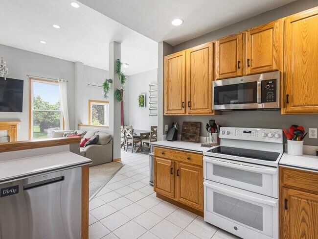 Building Photo - 251 Ashbourne Dr