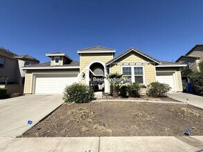 Building Photo - Charming 4 bedroom 2 bathroom home in Elk Grove!