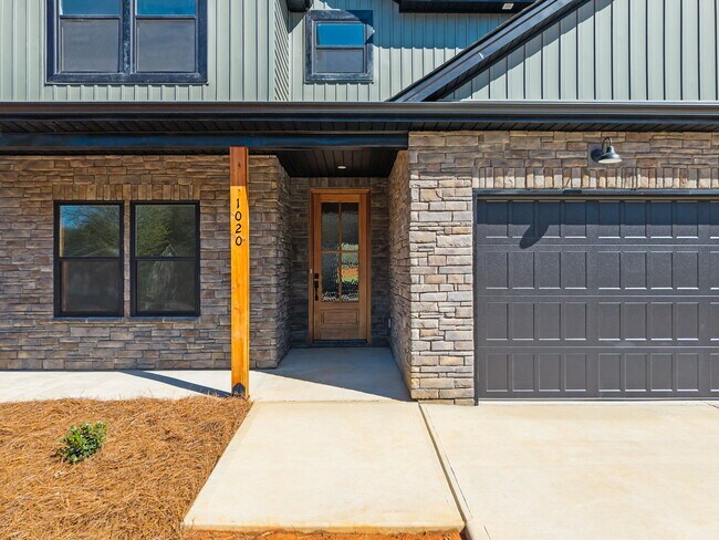 Building Photo - 1020 Gibson Rd