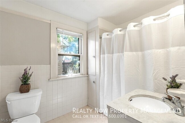 Building Photo - 3276 Tullamore Rd