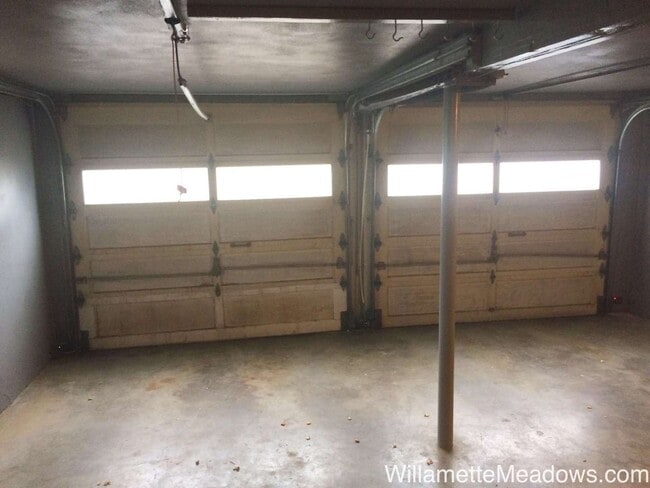 Building Photo - Amazing 4 Bedrooms, 2 Bathrooms, House in South Salem