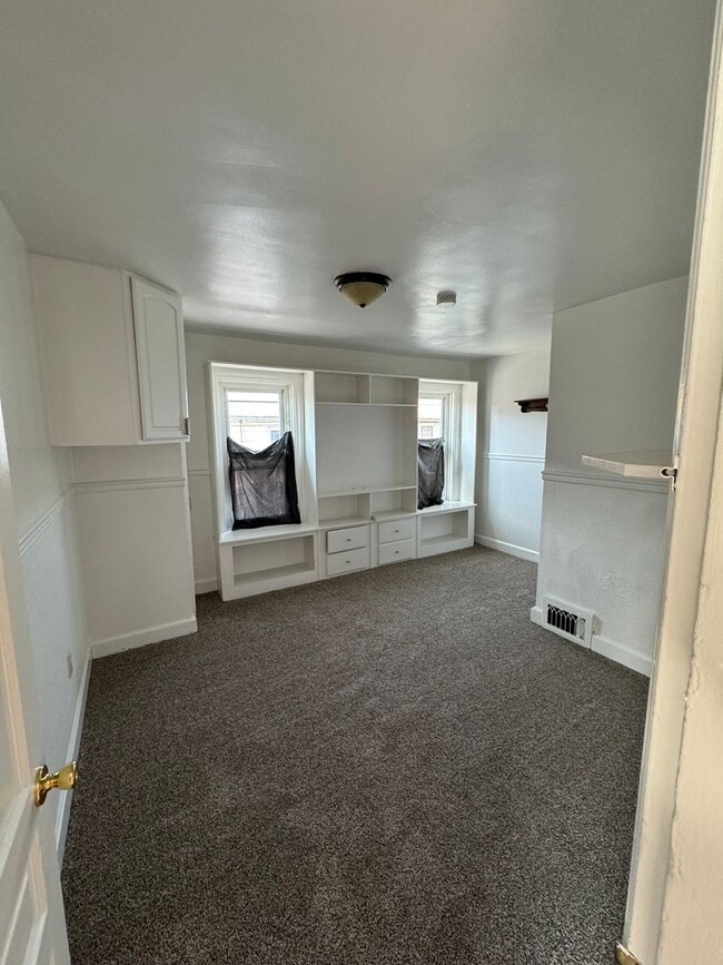 Building Photo - 2 Bedroom - 1 Bath Apartment - Carlisle PA