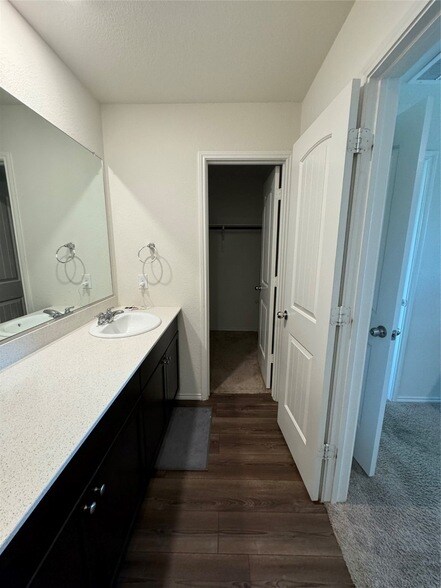 Building Photo - 652 Autumnwood Way
