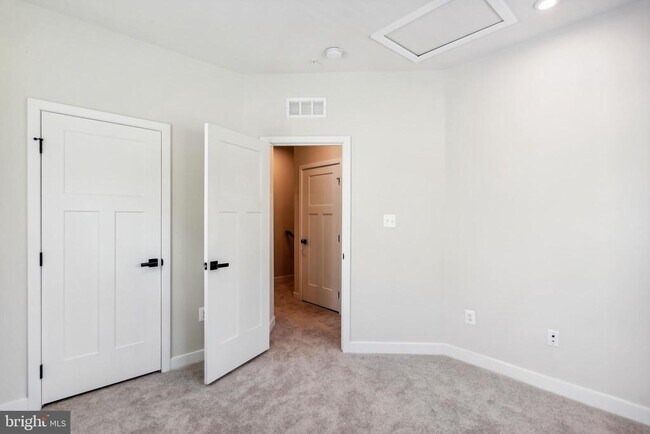 Building Photo - 19753 Grn Vlg Dr