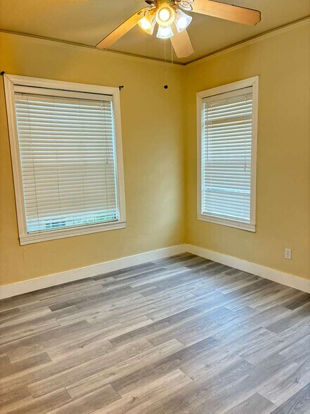 Building Photo - 1209 E Fortification St