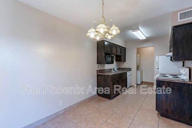 Building Photo - 16657 E Gunsight Dr