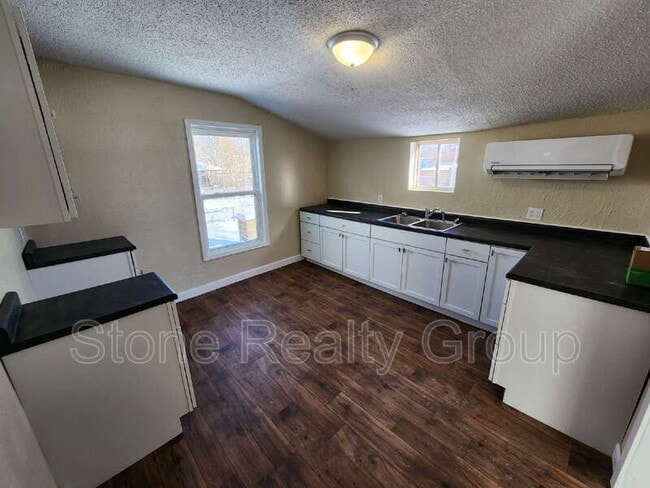 Building Photo - 624 S 8th St