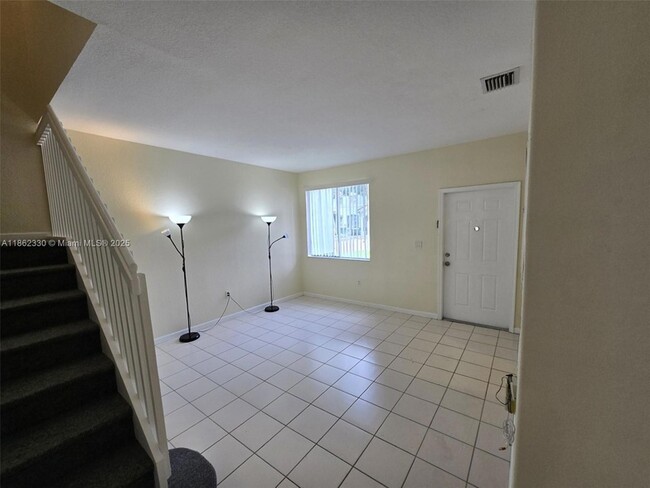 Building Photo - 2610 SE 14th Ave