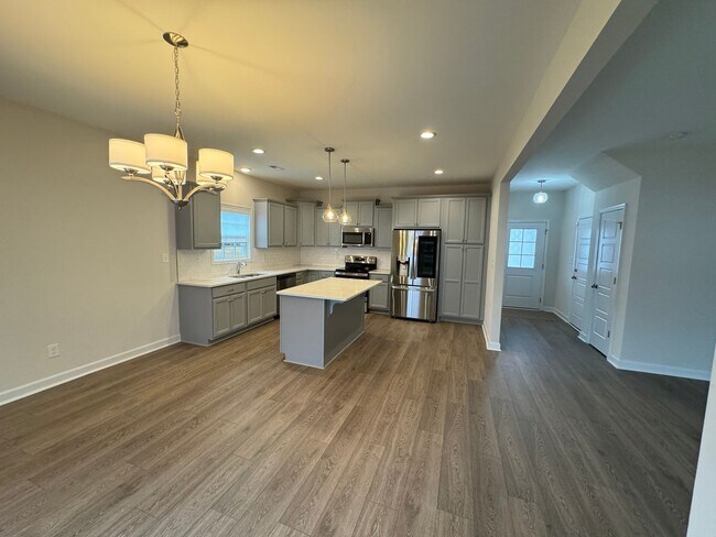 Building Photo - LIKE NEW!!!!  Absolutely Beautiful!!!