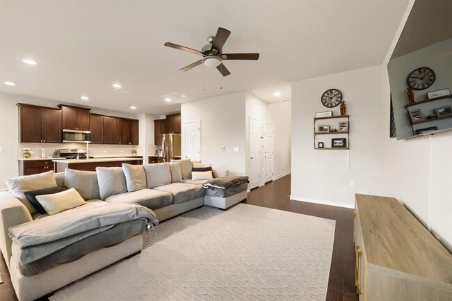 Building Photo - 12004 Cimaizon Dr