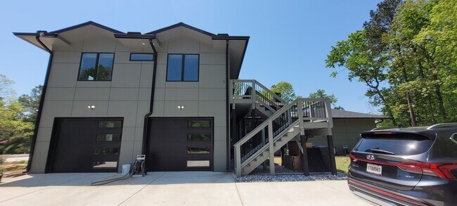 Building Photo - 6170 Saint James Ct