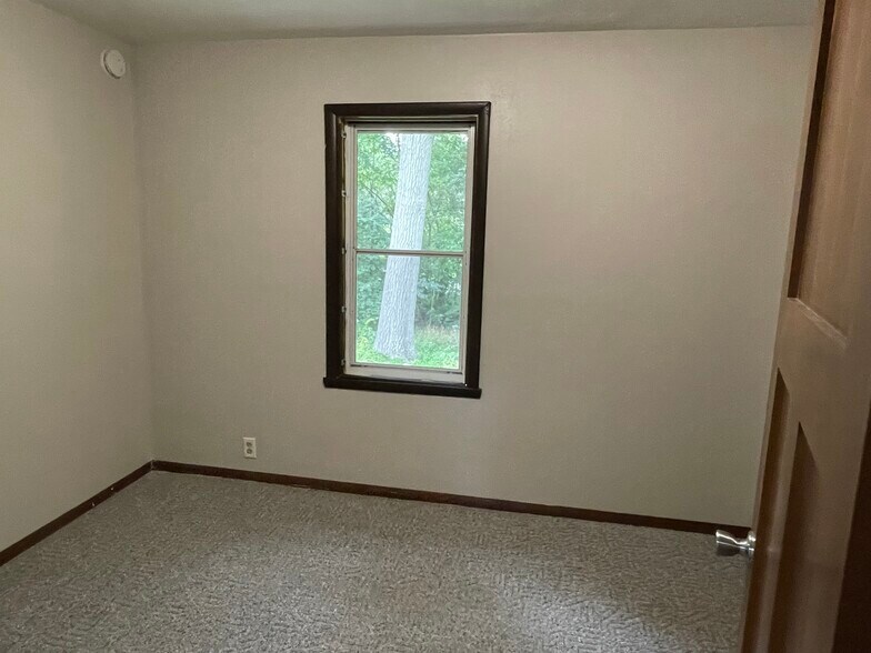 Bedroom 2 - W7698 Koshkonong Lake Rd