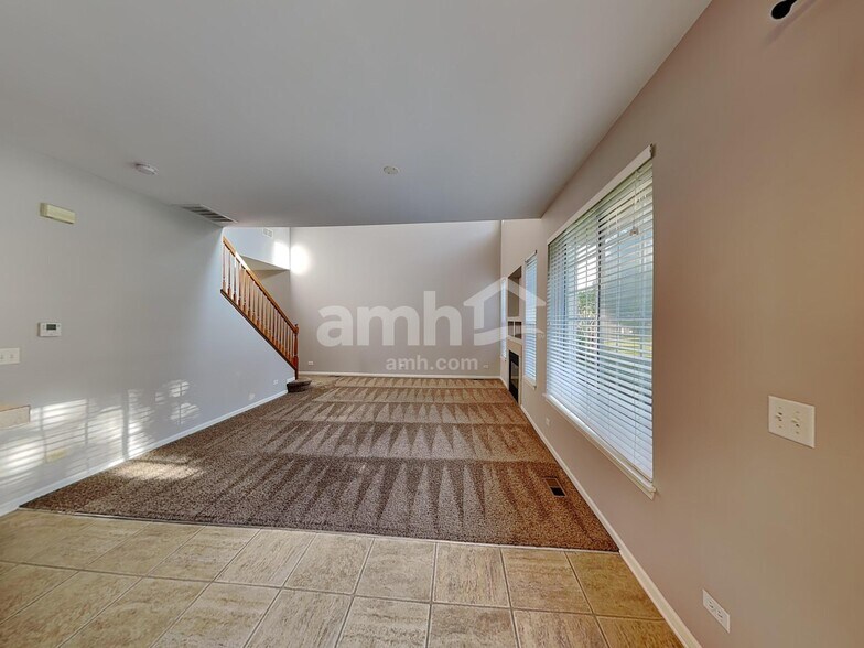 Building Photo - 2422 Claremont Ln