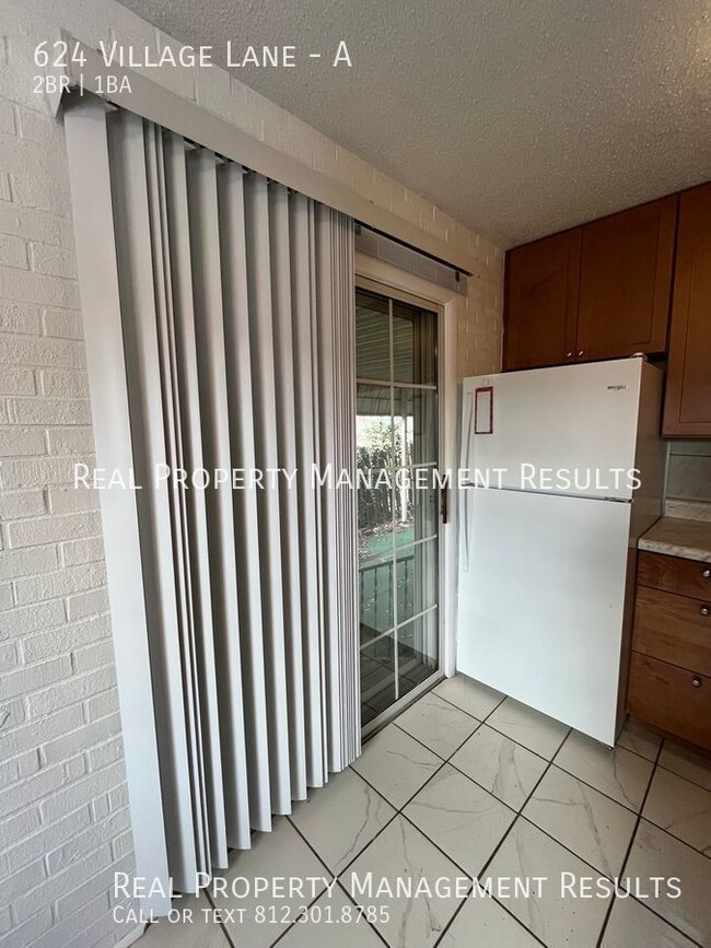 Building Photo - 624 Village Ln