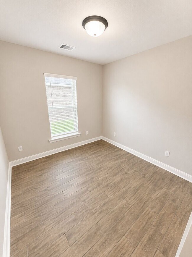 Building Photo - Willow Heights!