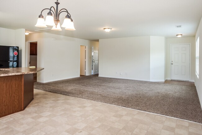 Building Photo - 15230 Mill Valley Dr