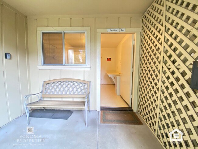 Building Photo - Inviting 1BD/1BA Apartment in Landscaped Sonoma Complex – Close to Everything!