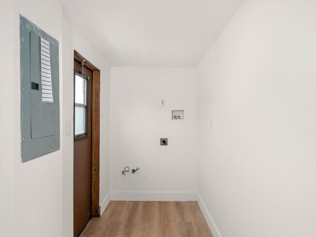 Building Photo - 36999 Blue Bill Dr