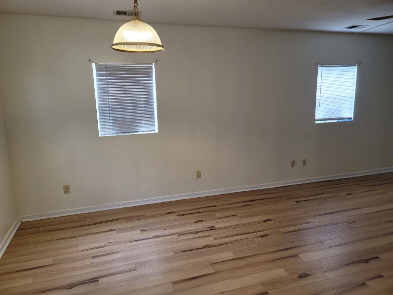 Building Photo - 346 Railroad Ave