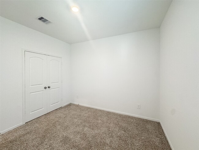 Building Photo - 519 Newcomb Holw Dr