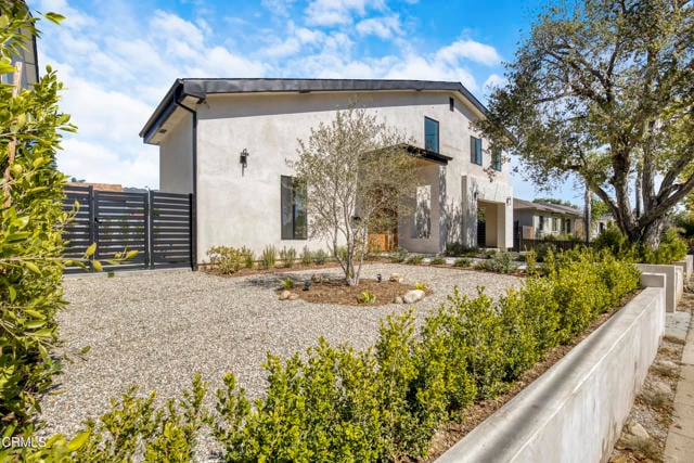 Building Photo - 611 W Claremont St