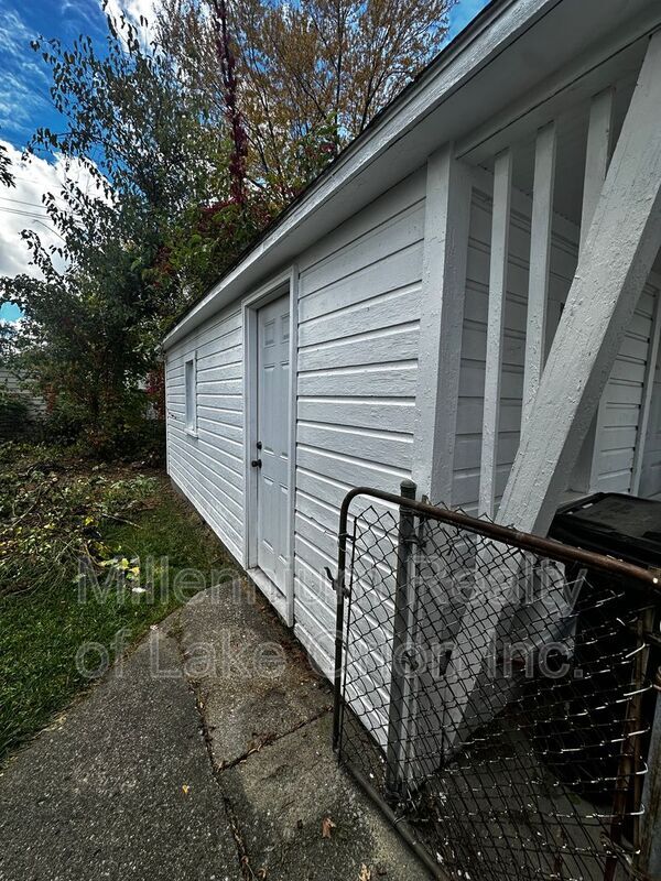 Building Photo - 22011 Fern St