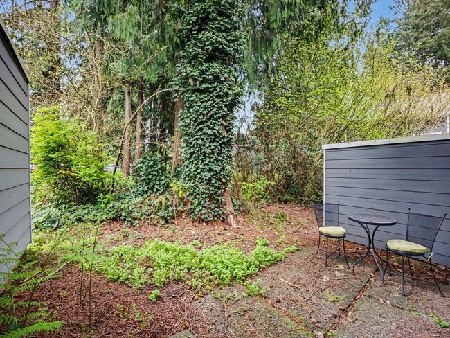 Building Photo - Spacious 2-Story Condo in a Quiet, Well-Located Community!