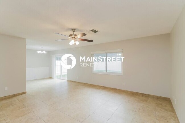 Building Photo - 3 Bedroom Pet-Friendly Home in Tampa, FL with Main Street Renewal