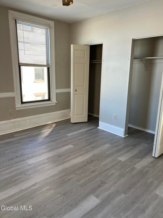 Building Photo - 5 Broadway