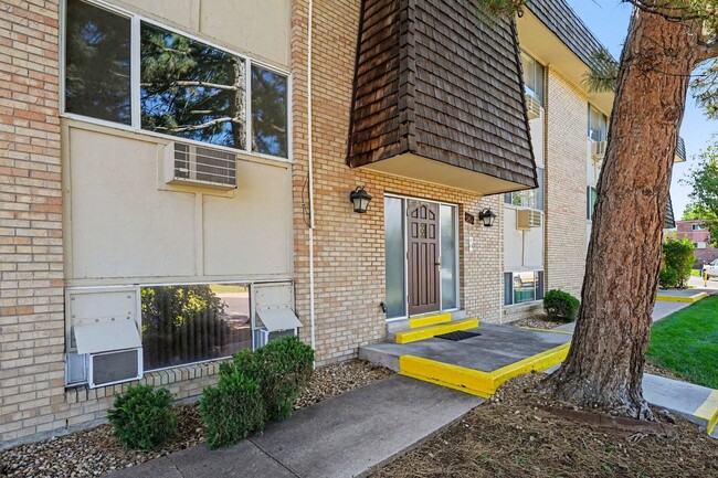 Building Photo - 232 S Brentwood St