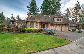 Building Photo - 1692 Village Park Ln