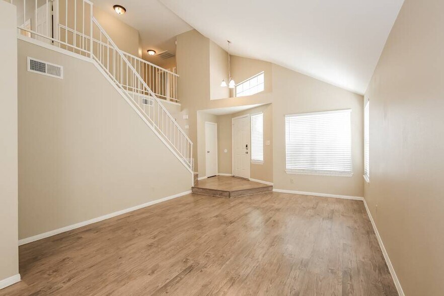 Building Photo - 5321 Rizari Ct